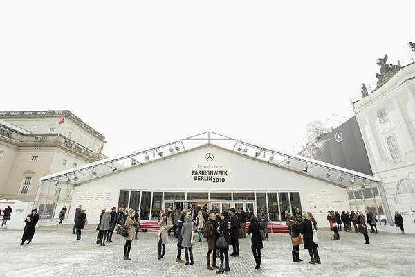 the random noise.com_mercedes benz bebelplatz