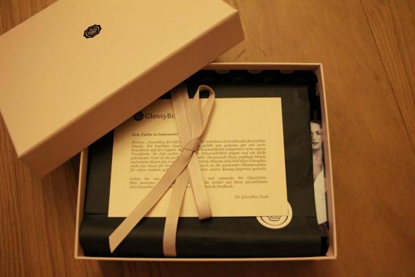 therandomnoise.com_glossy-box_juli-2011