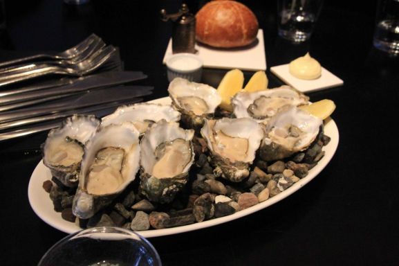 therandomnoise.com_copenhagen kopenhagen fisch restaurant fiskebar fish bar_meatpacking district_austern oyster