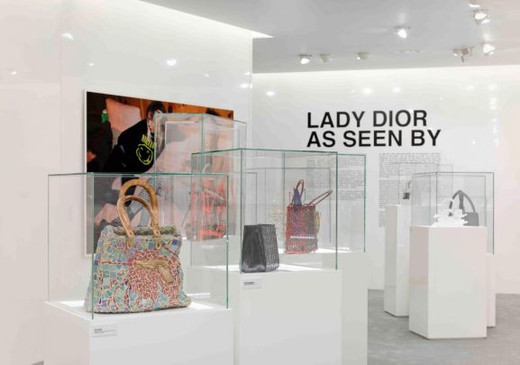 therandomnoise.com_Lady Dior-As Seen By_hong kong ausstellung_2013_4