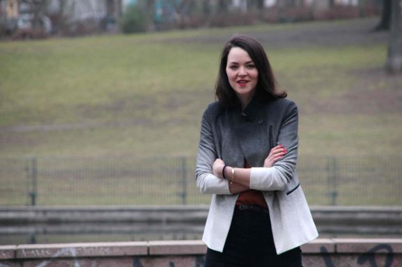 therandomnoise.com_kiki albrecht_denham blazer_lala berlin pullover_vans grey topshop jeans_2