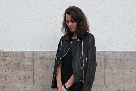 therandomnoise.com_berlin fashion week_juli 2014_streetstyle_set lederjacke_theory kleid_kiki albrecht_