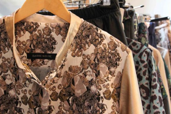 therandomnoise.com_mercedes benz fashion week berlin_juli 2014_spring summer 2015_barre noire_backstage_fitting_header